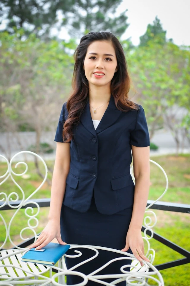 Effortless Professionalism: The Navy Power Suit