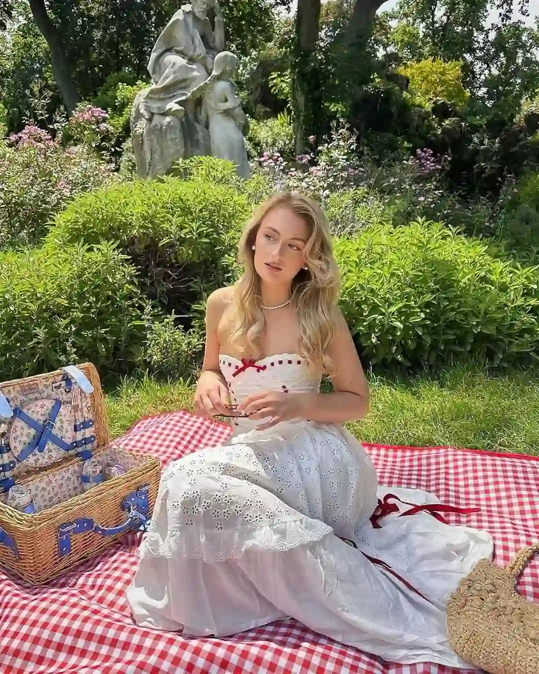 Delicate Summer Elegance – Romantic Picnic Vibes in White Eyelet Lace