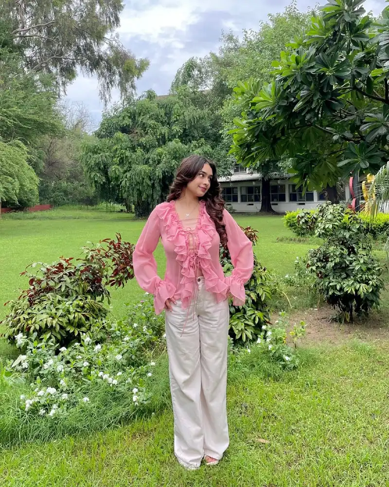 Feminine Picnic Elegance