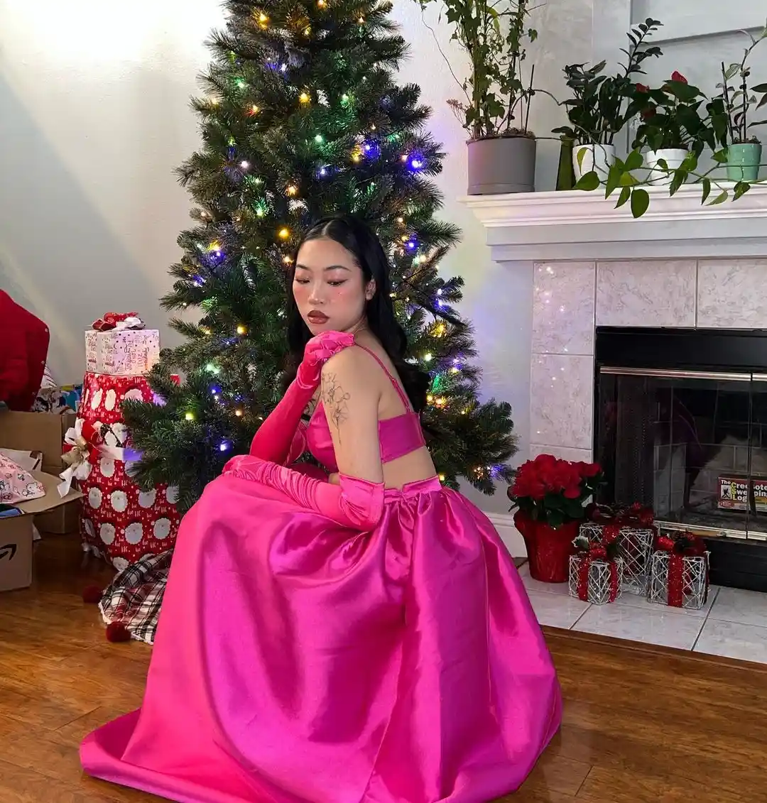 Vibrant Fuchsia Ensemble – Bold Glamour for Holiday Celebrations