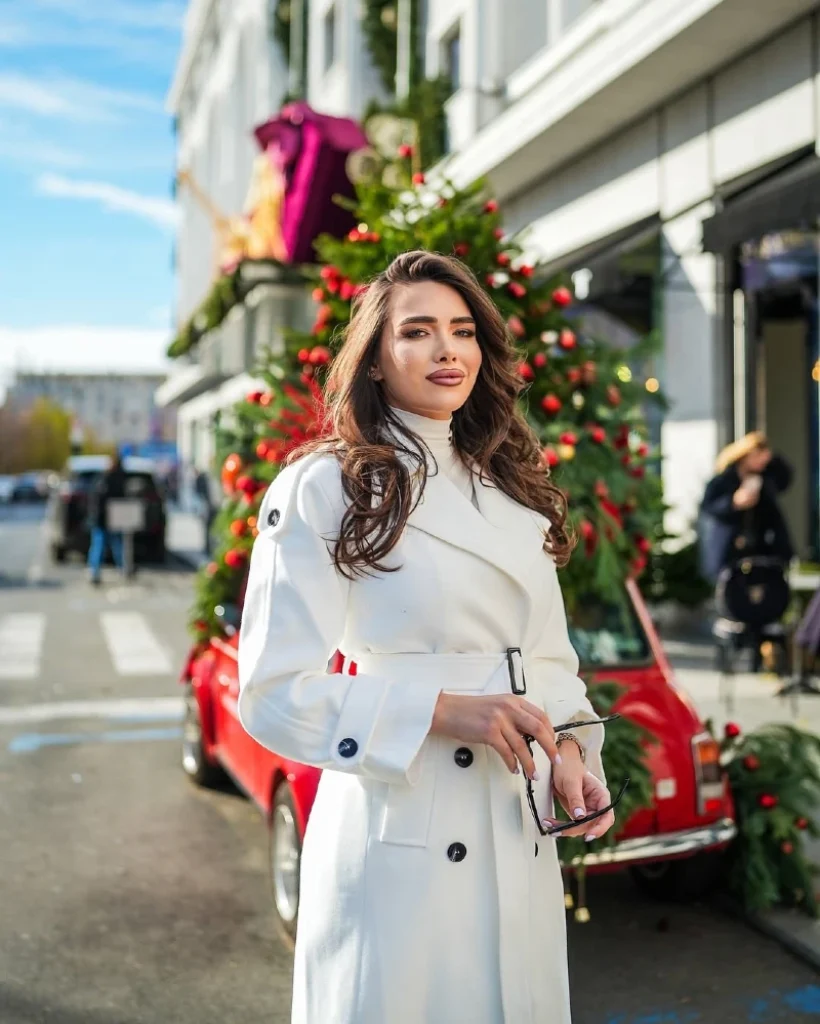 Winter Wonderland Elegance - The Classic White Trench Ensemble