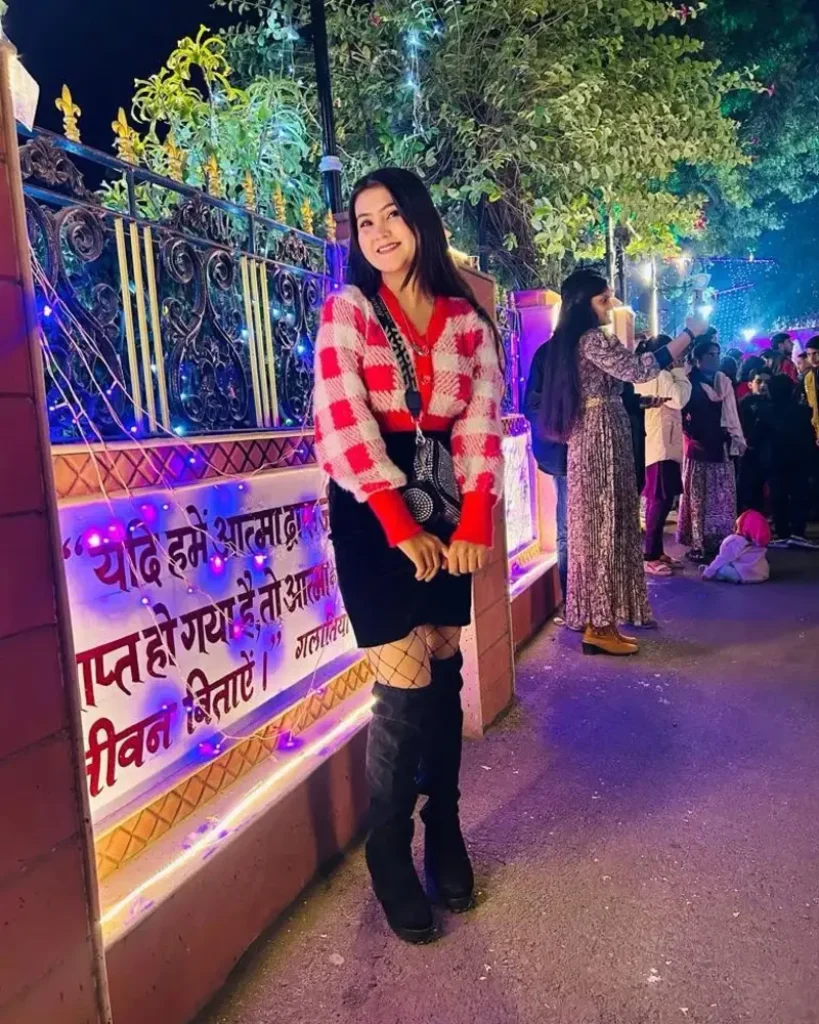 Festive Checkered Christmas Night Look