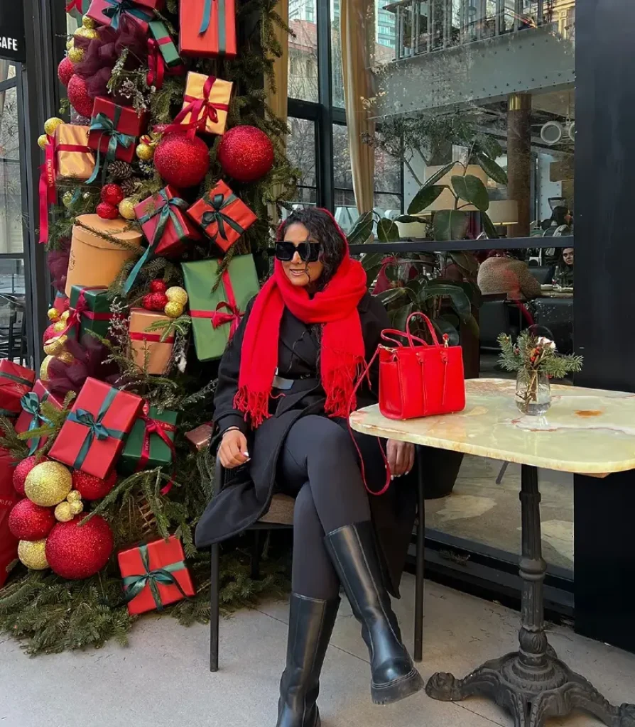 Festive Noir & Rouge Café Ensemble