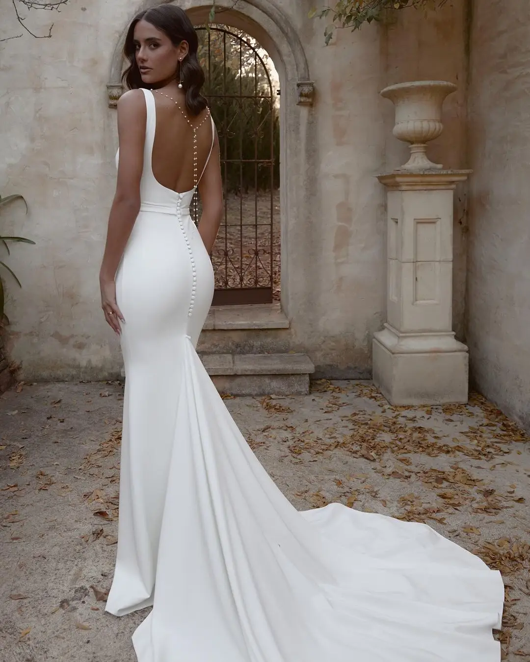 Chic & Daring Backless Wedding Dresses for the Bold Bride