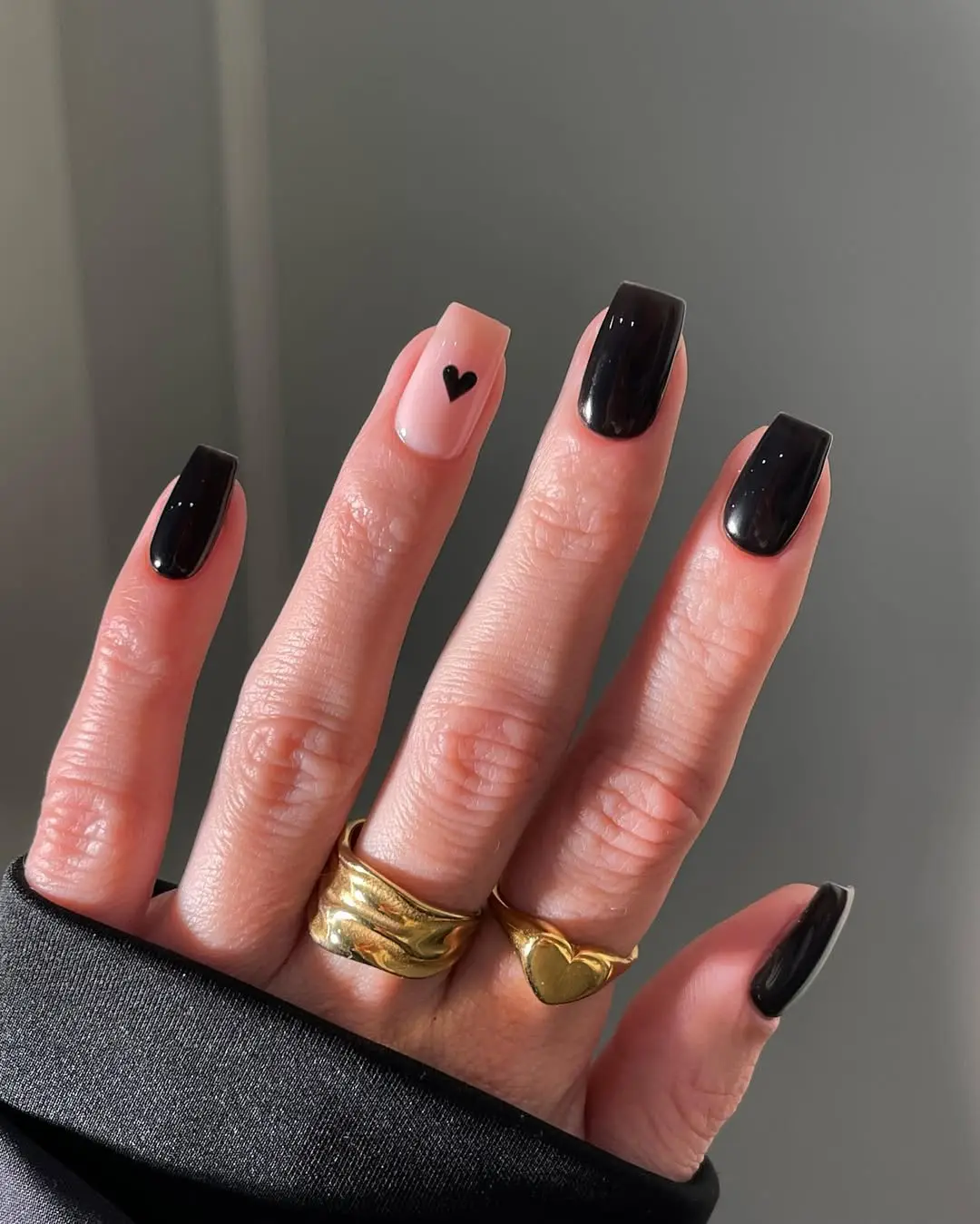 Elegant Contrast: Black and Pink Nail Art with a Minimalist Heart