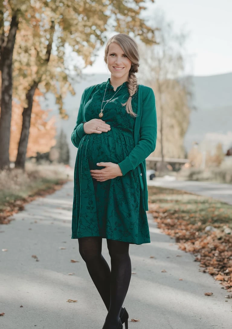Emerald Enchantment Autumn-Inspired Maternity Elegance