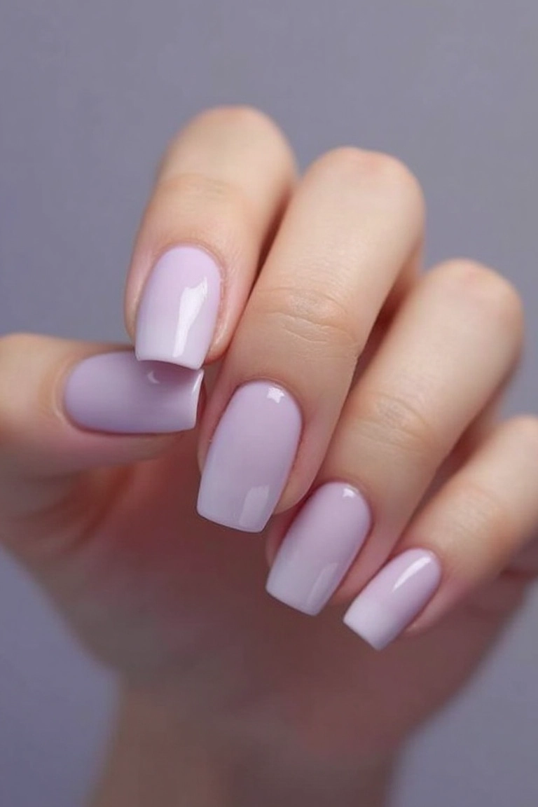 Minimal Nails with a Luxe Glow