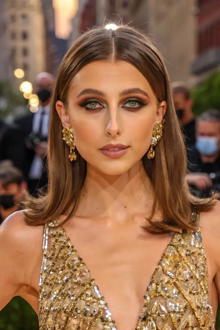 Sleek and Polished Medium-Length Bob – A Summer Hairstyle That’s Effortlessly Elegant
