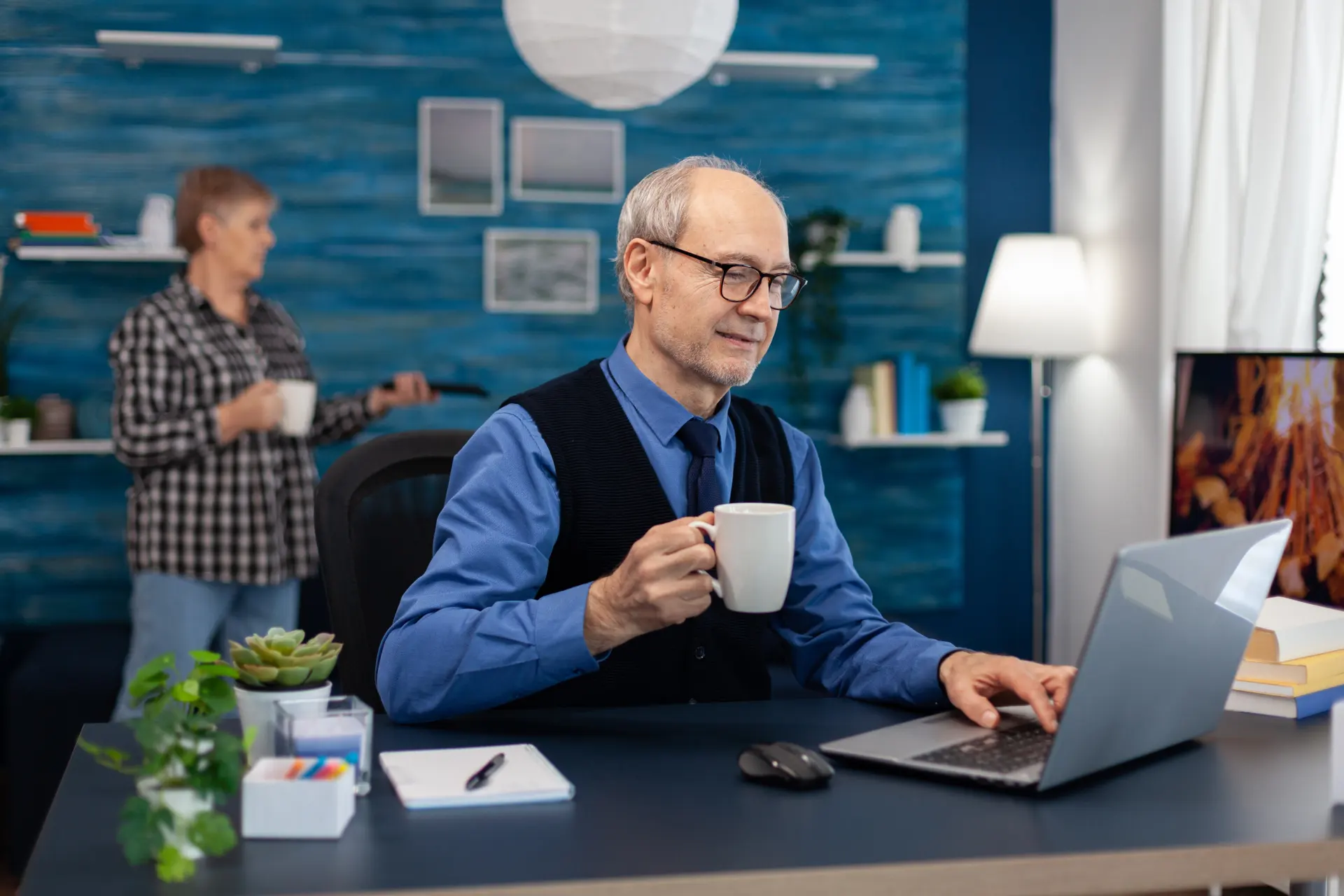 21 Freelance Jobs For Senior Citizens That PAY WELL!