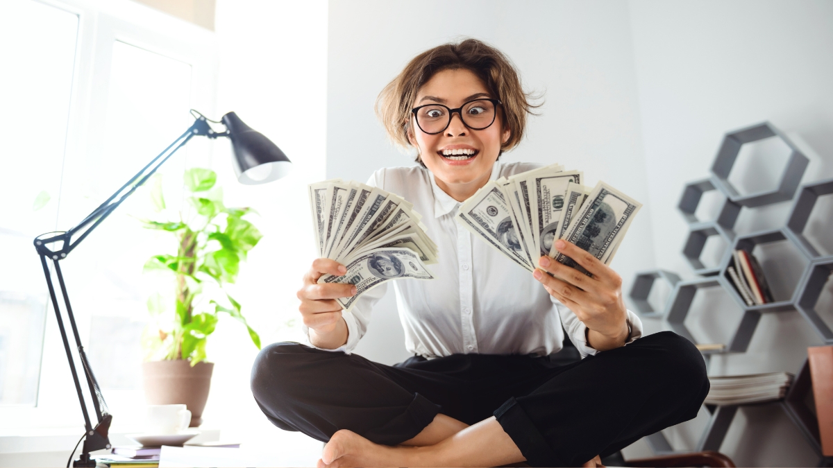 25 Side Hustles For Introverts in 2025 (Personal Experience!)