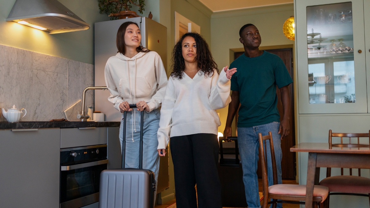 How I Make Money On AIRBNB As A Side Hustle $9000 Monthly