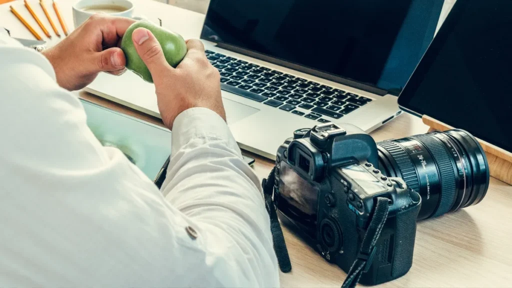 15 Websites That Pay You For Your Photography (Make $7000 Extra Monthly)