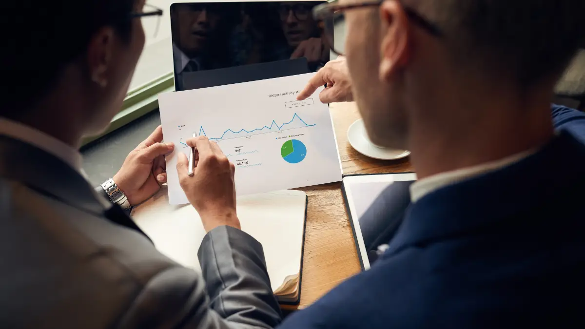 How market conditions in 2025 affect your de-risking decision