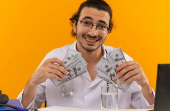 I'm Great at Making Money But Terrible at Saving It—A Financial Therapist Helped Me Understand Why