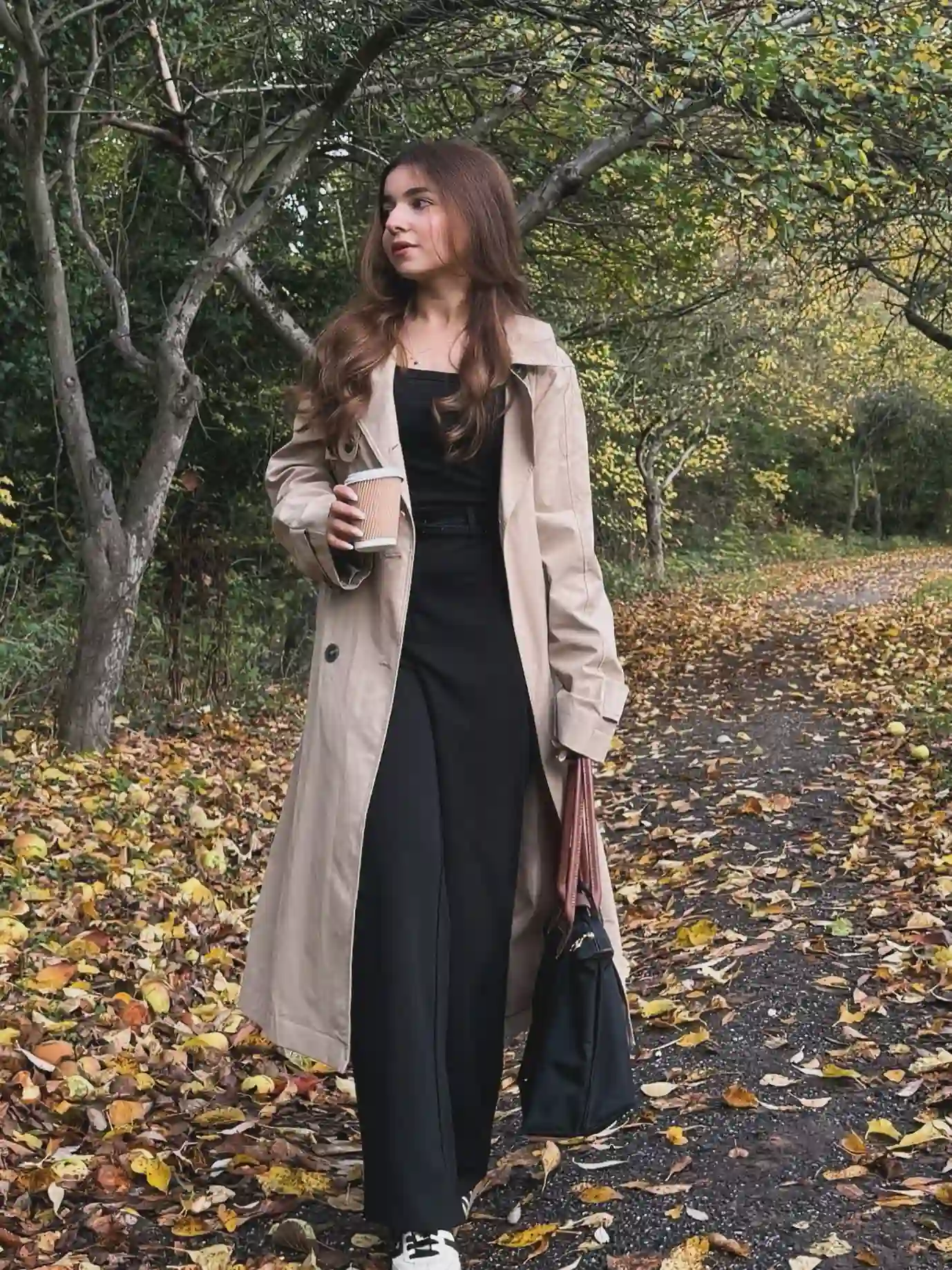 Throw a Light Trench Over a Simple Black Outfit