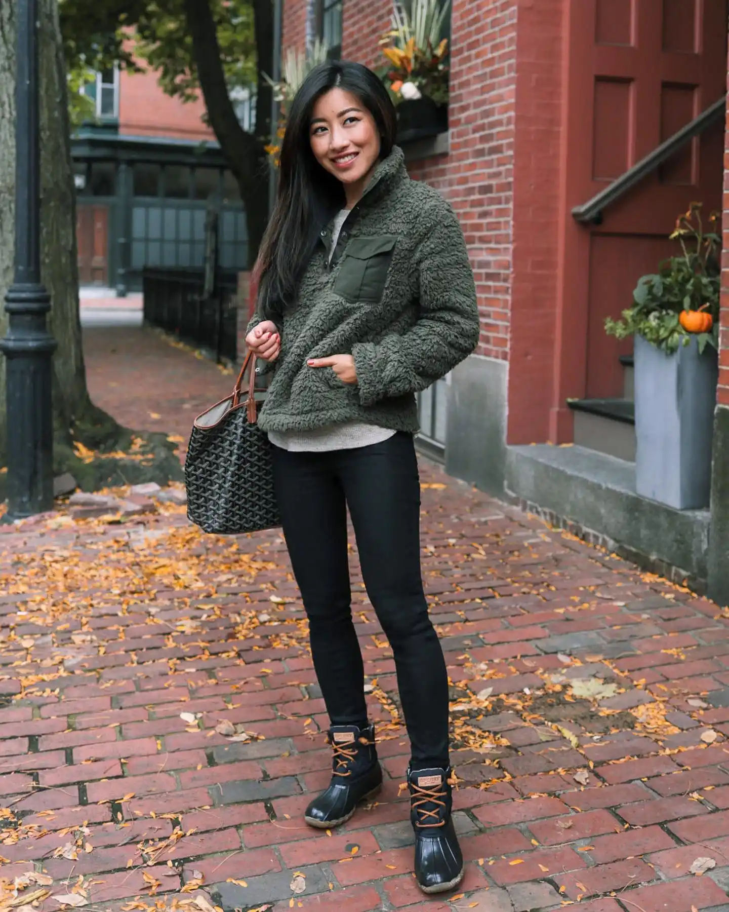 Cropped Sherpa Jacket and Black Pants Keep Cozy Layers in Check